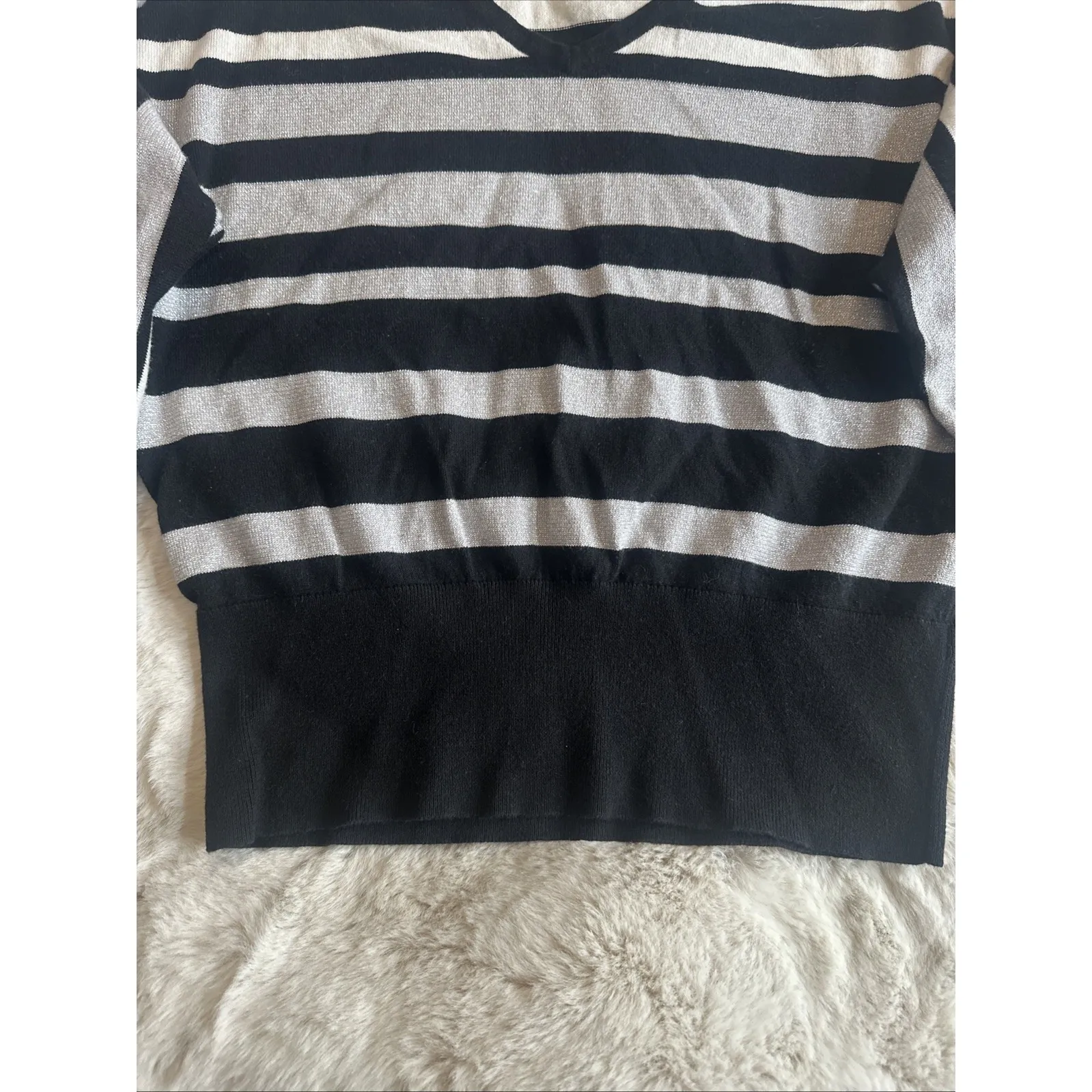ELLEN TRACY Women's black  white striped sweater metallic threads.Size‎ M - Image 5
