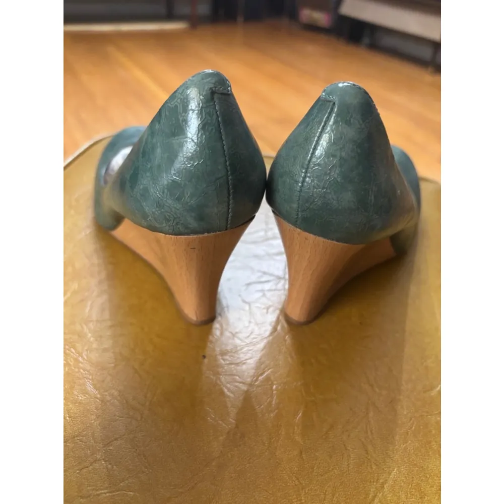 Women's M.M. LaFleur Green Wedge Heels Size 6.5 - Image 3