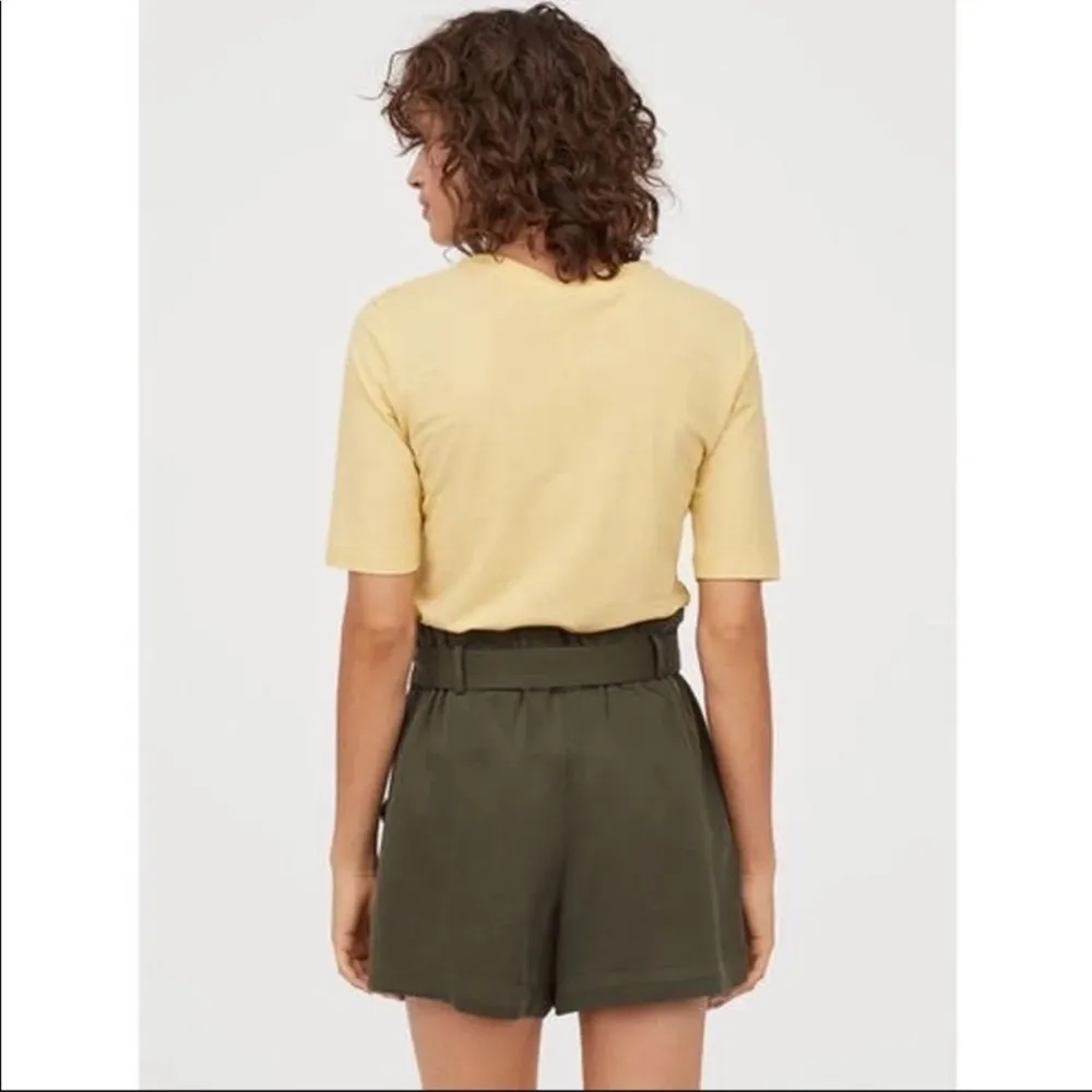 H&M Army Green High Rise Paperbag Shorts with Tie‎ Size: 2 - Image 2