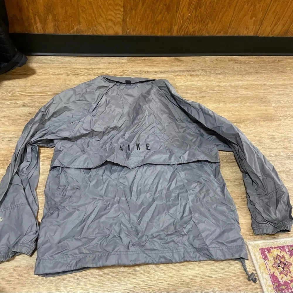 Nike  Pullover Size Medium - Image 10