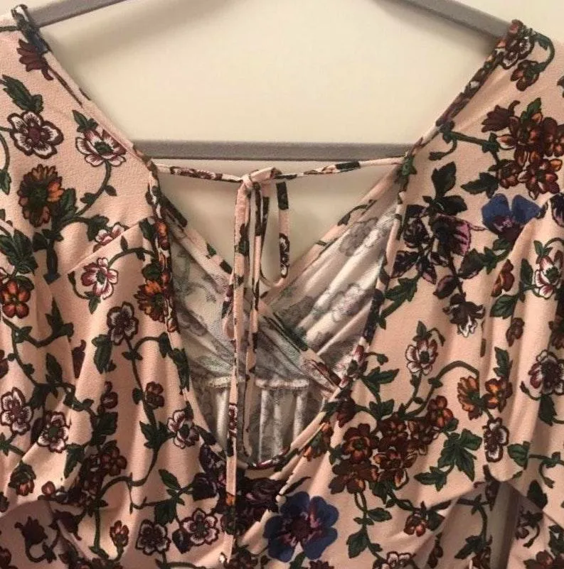 Charming Charlie Floral Top - Image 3