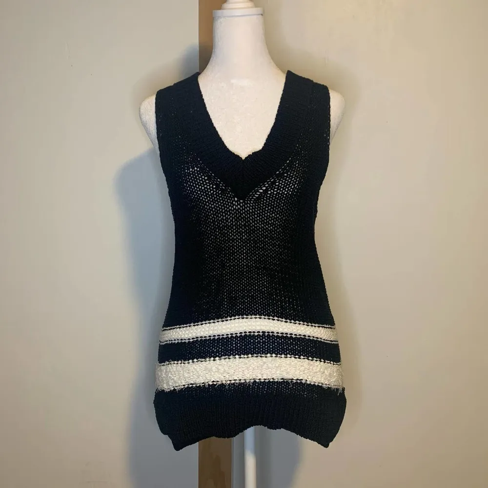 Rag & Bone black & white striped knit v-neck sweater vest size S - Image 3