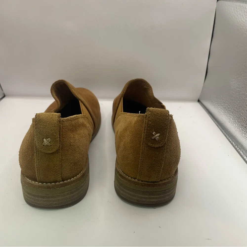 Camel suede Franco Sarto shoes
Woman’s 7M flats slip - Image 4