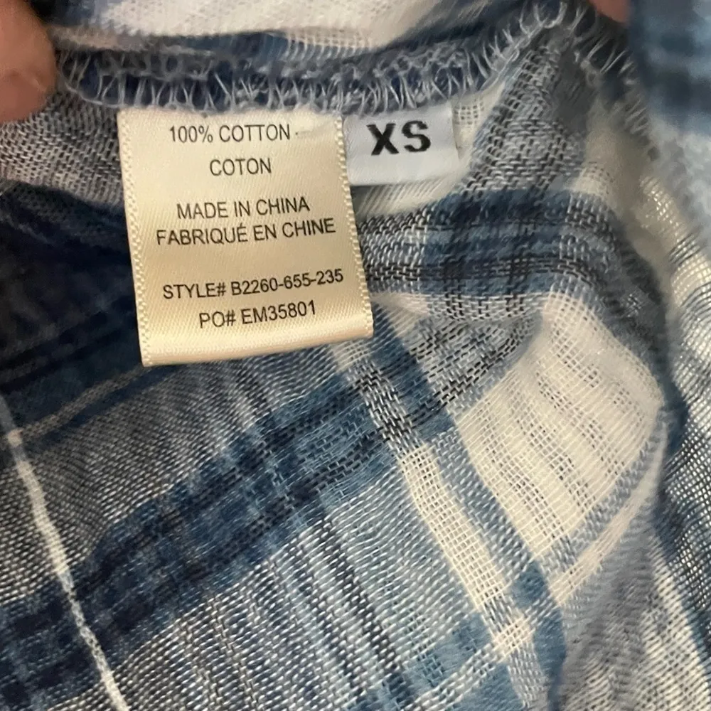 BELLA DAHL High Low Button Down Shirt in Sky Valley Wash - Image 6