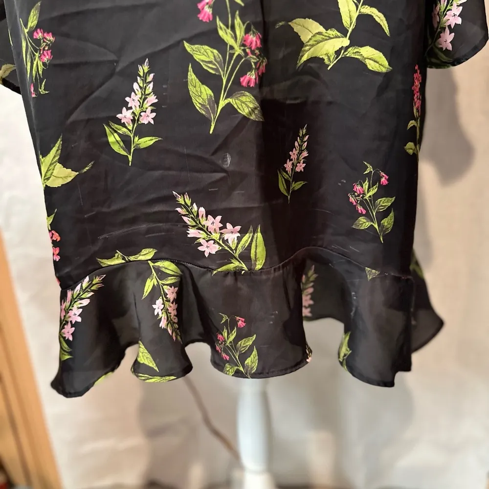 Victoria's Secret Black Satin Robe with Pink and Green Floral - Image 8