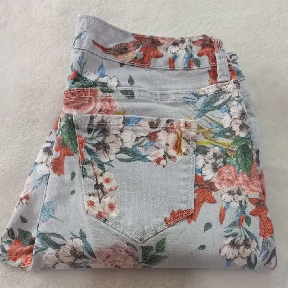 Vintage America Light Blue Floral & Hummingbird Print Boho Skinny Ankle Jeans Size undefined - Image 2