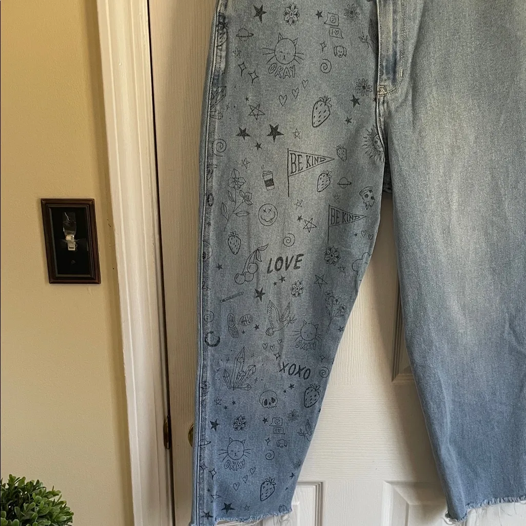 Hollister Ulta High Rise Mom Grunge Jeans with Graphic Print - Image 3