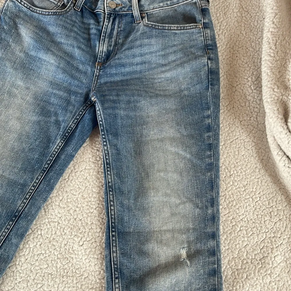 Chico’s Boyfriend Ankle blue washed jeans size 4R - Image 5