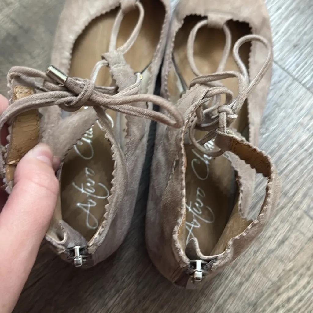 Arturo Chiang Taupe Suede Lace Up Pointed Toe Flats Women’s‎ Size 6.5 - Image 10