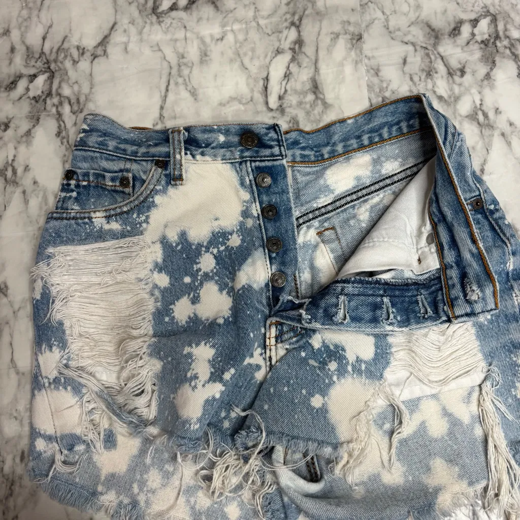 Levi’s distressed bleached high rise denim jean shorts button fly Y2K 90s small - Image 2