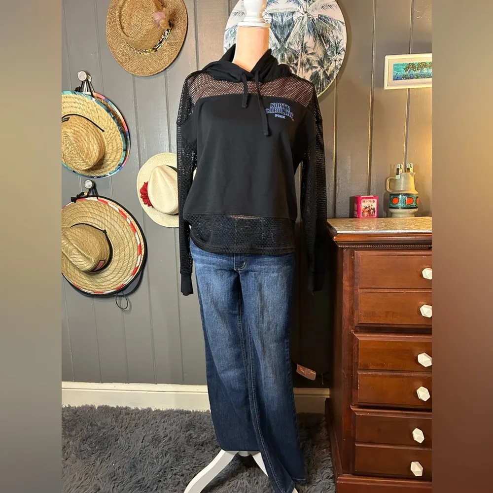 UNC Tarheels Pink Brand Mesh Top Medium - Image 2