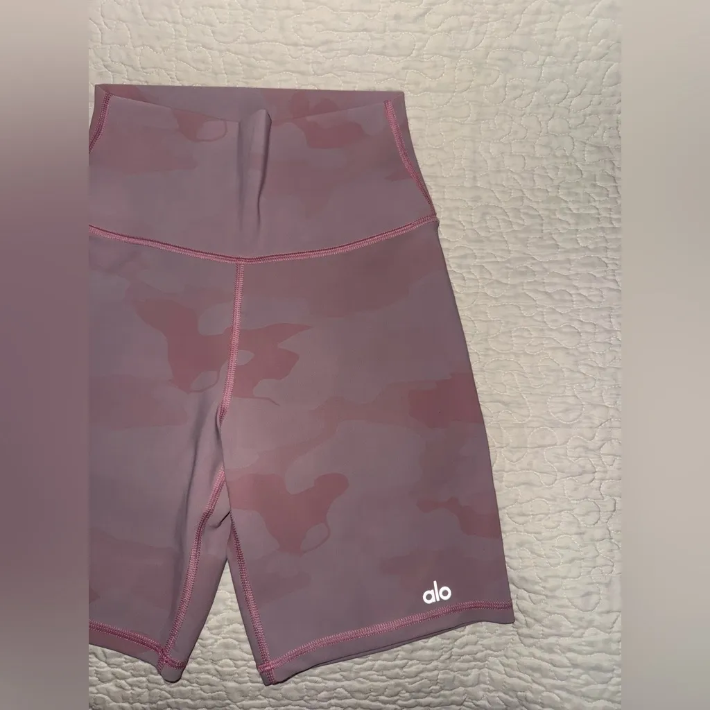 Alo Biker Shorts Small 7" Inseam Pink  Camo - Image 4