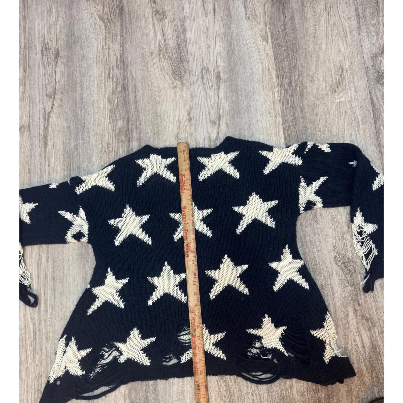 WILDFOX Sweater -‎ Seeing Stars Destroyed Sweater Size XS - Image 6