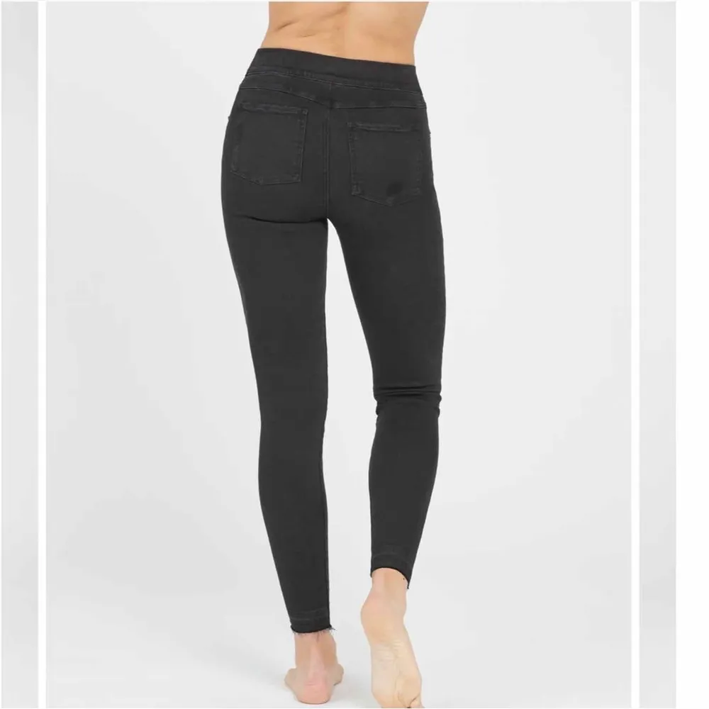 Spanx Distressed Skinny Jeans Vintage Black Size Small - Image 4