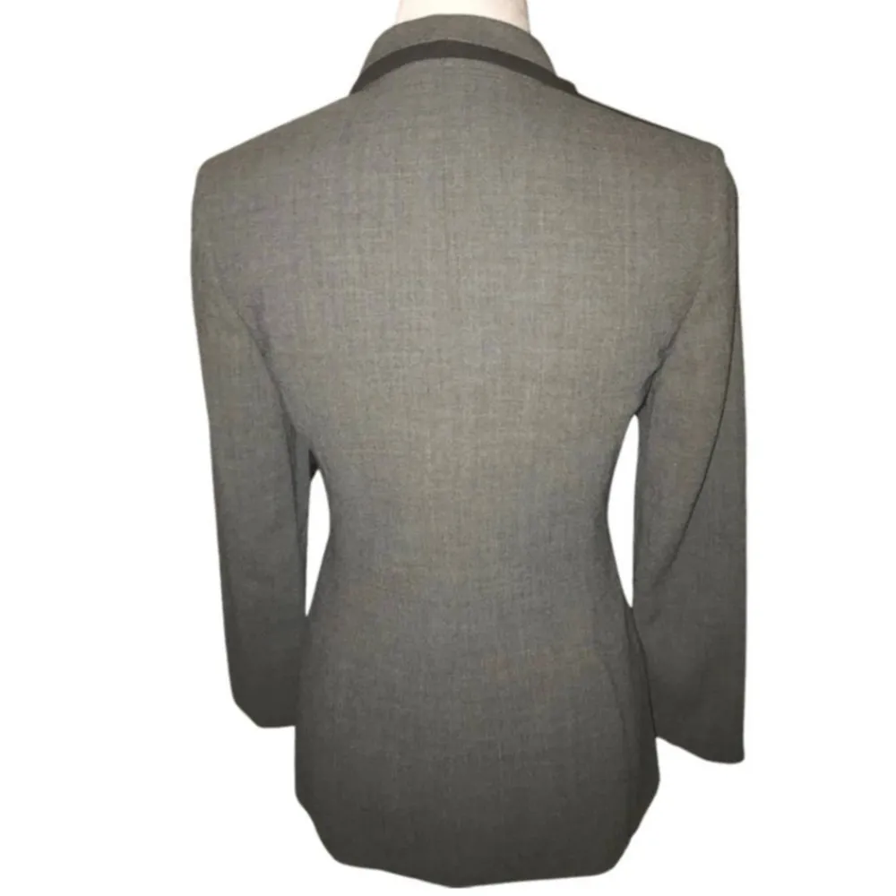 LE SUIT GRAY & BLACK BUTTON CLOSE PETITE WOOL BLAZER SIZE 2P - Image 2