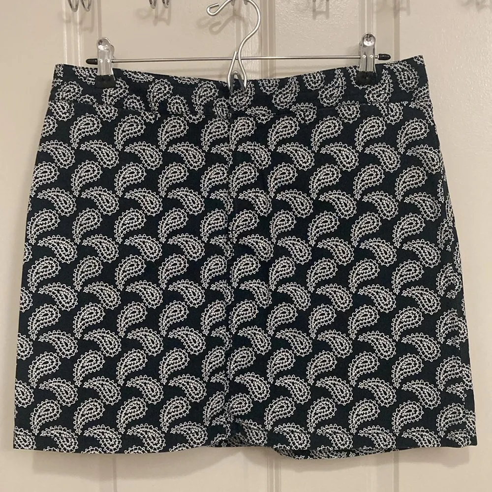Dockers Navy and White Paisley Skort - Image 3