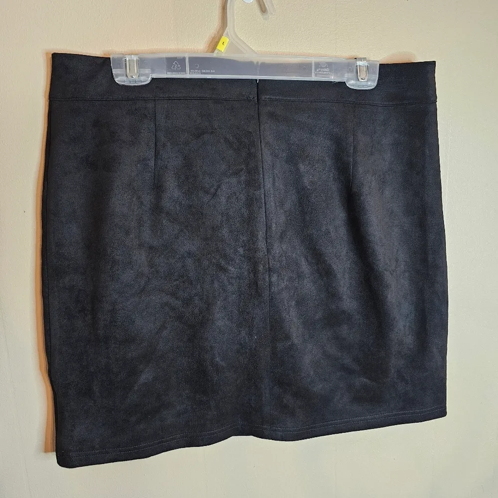 MANGOPOP Faux Suede Black Mini Skirt - Image 2