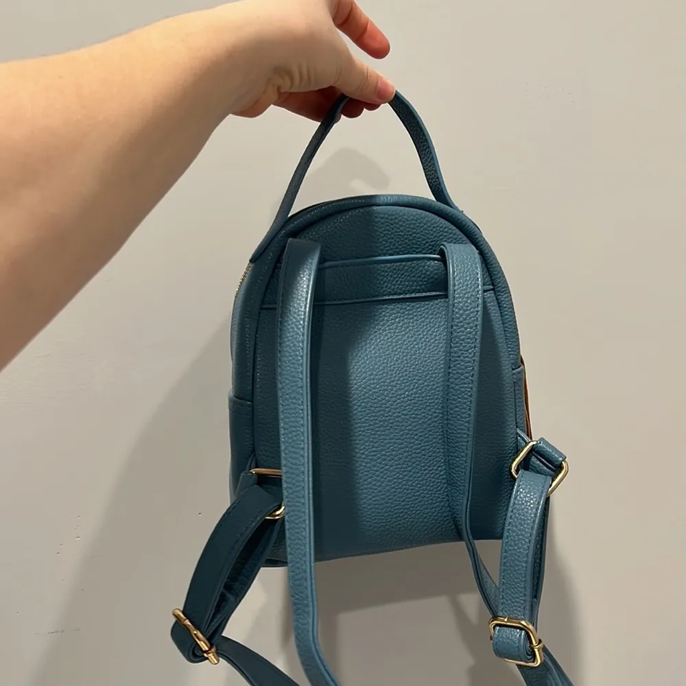 NWT‎ BeBe backpack . Denim color - Image 2