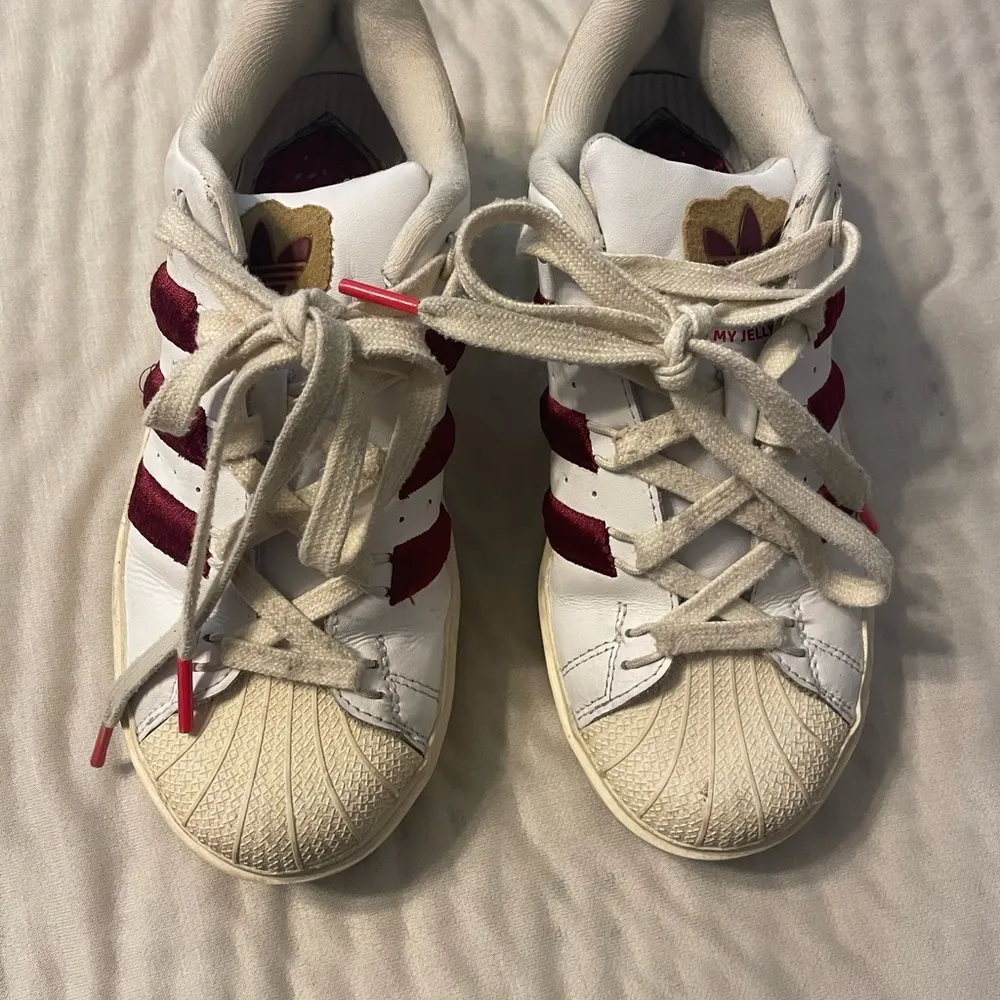 Adidas women’s superstar bonega peanut butter and jelly sneakers size 7 - Image 2