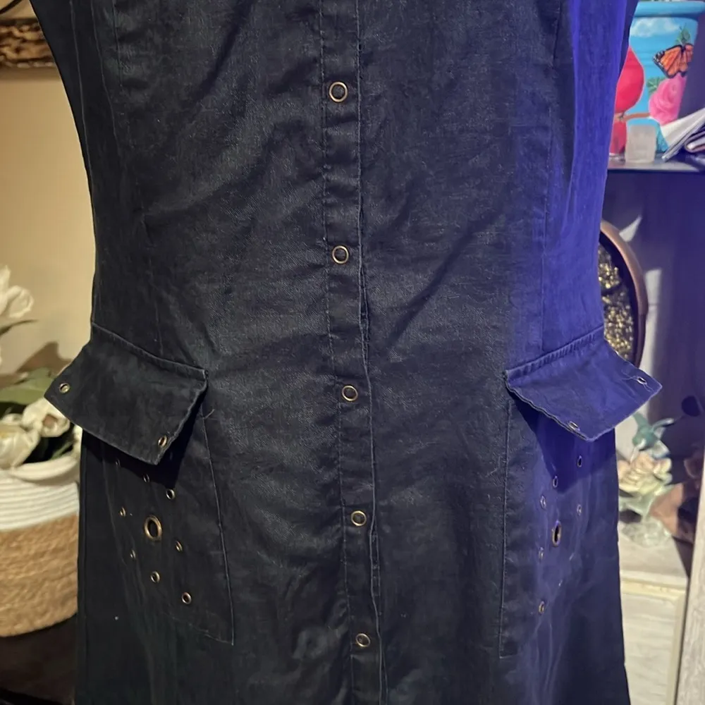 Nikki Valentine, Irish linen Black Sleeveless Button - Image 3