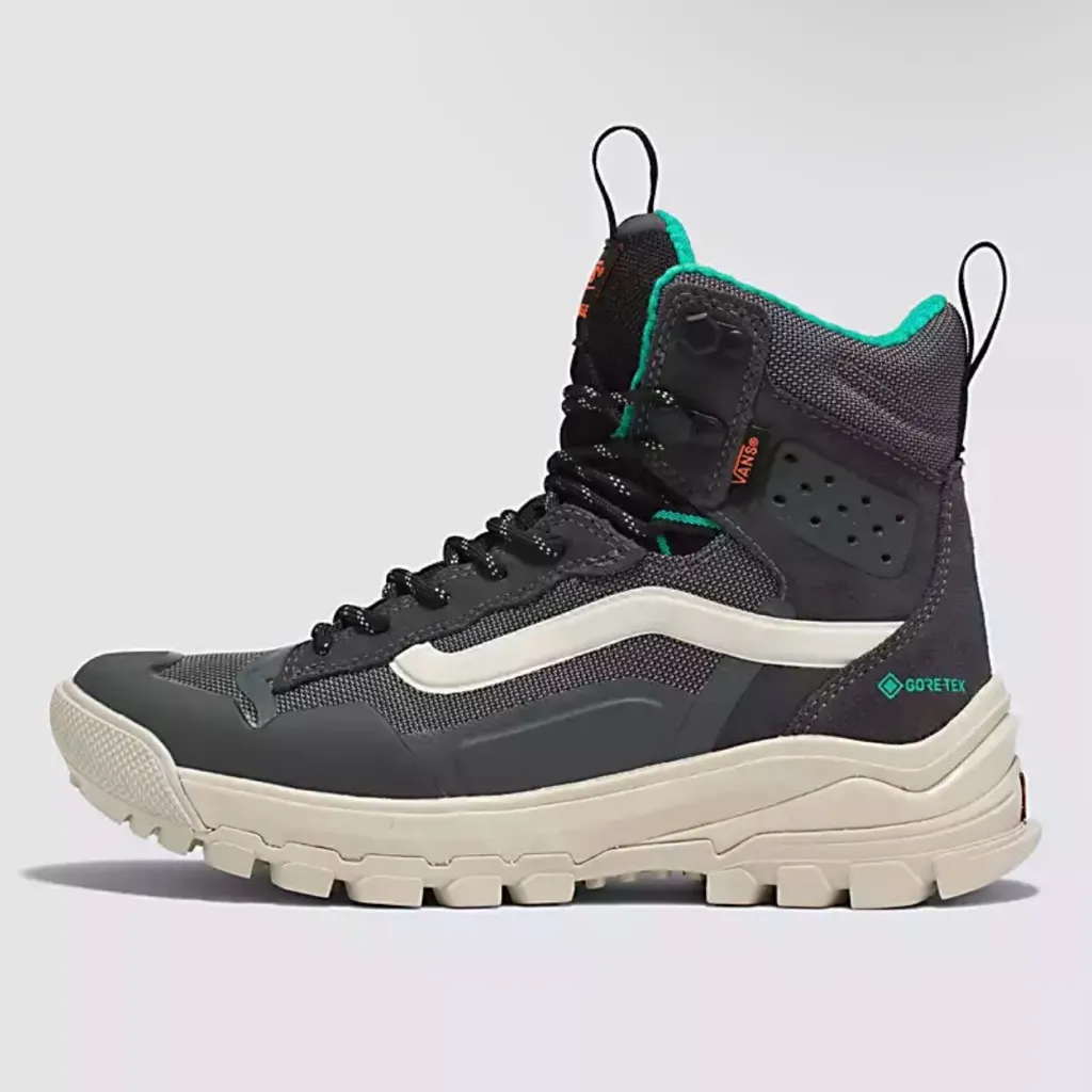 Vans unisex UltraRange insulated comfy winter boots Size 8.5men / 10women - Image 16