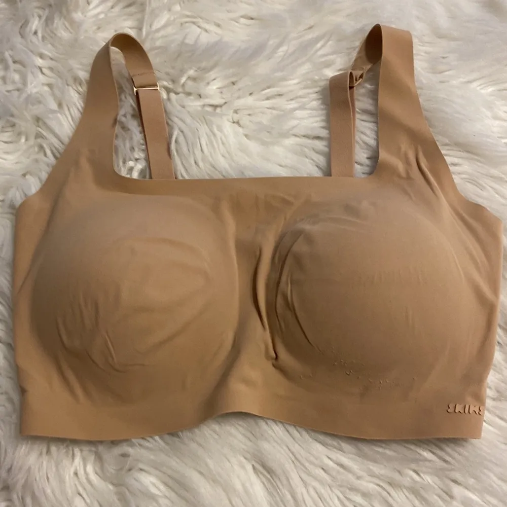 SKIMS Tan Seamless Bra with Molded Cups size M condition good - Image 4