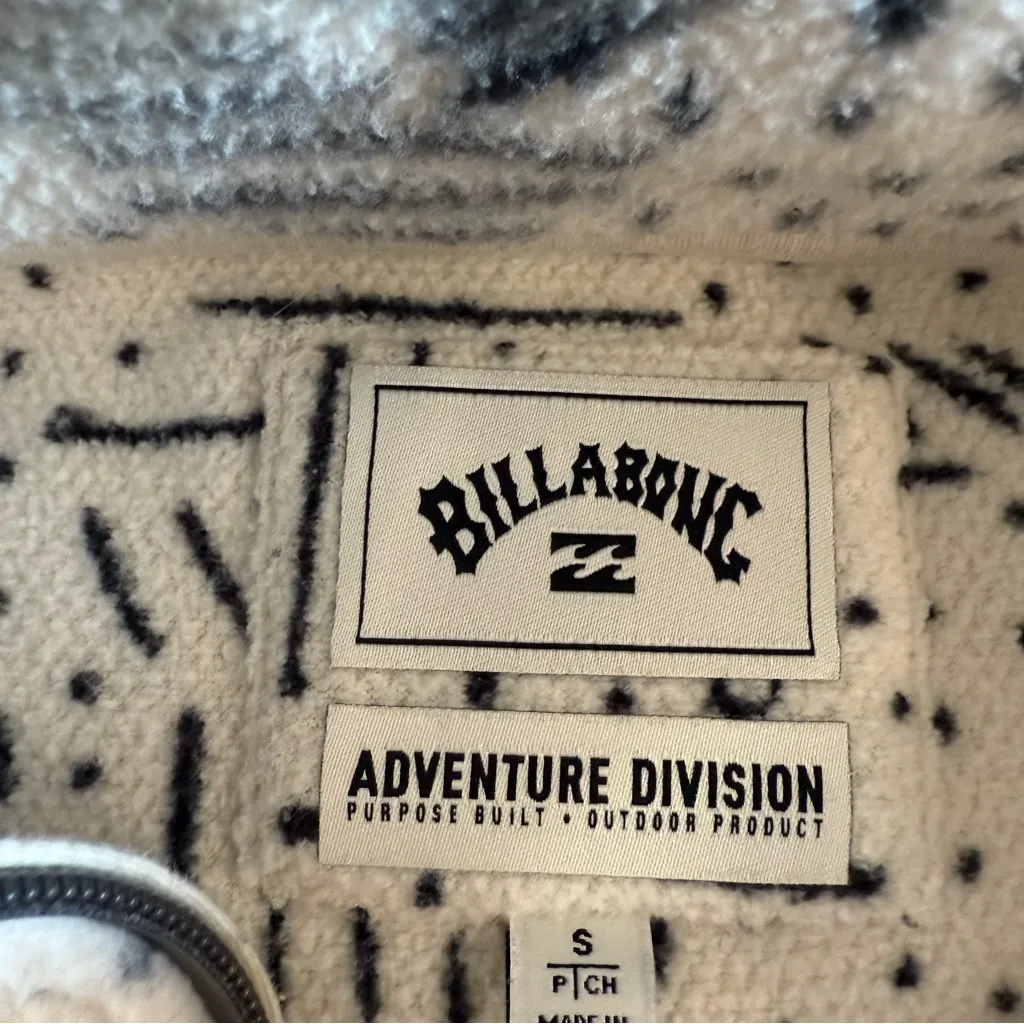 Billabong Boundary Mock Fleece Pullover 1/4 Zip Animal Print White Black Sweater - Image 6