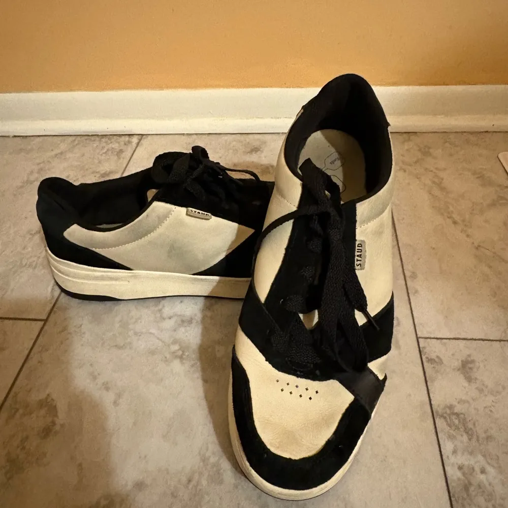 x Keds The Court Sneakers in Black/Cream - Image 4