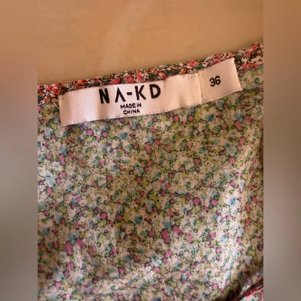 NA-KD TIE BACK DETAIL MAXI DRESS IN A MULTICOLOR Floral Print Sleeveless Size 36 - Image 12