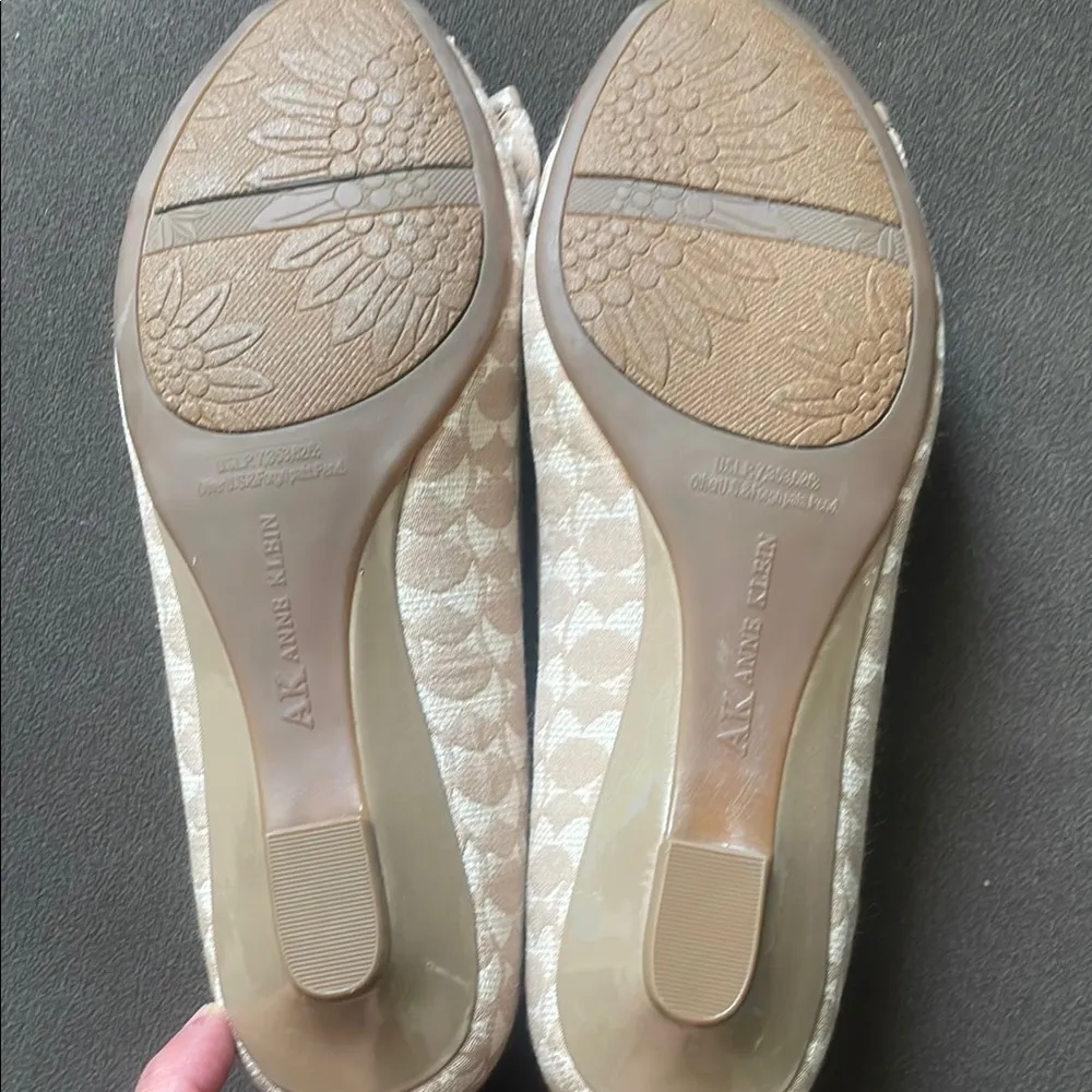 Anne Klein Taupe Peep-Toe Bow Kitten Heels Womens 6 Classic Preppy Girly - Image 11