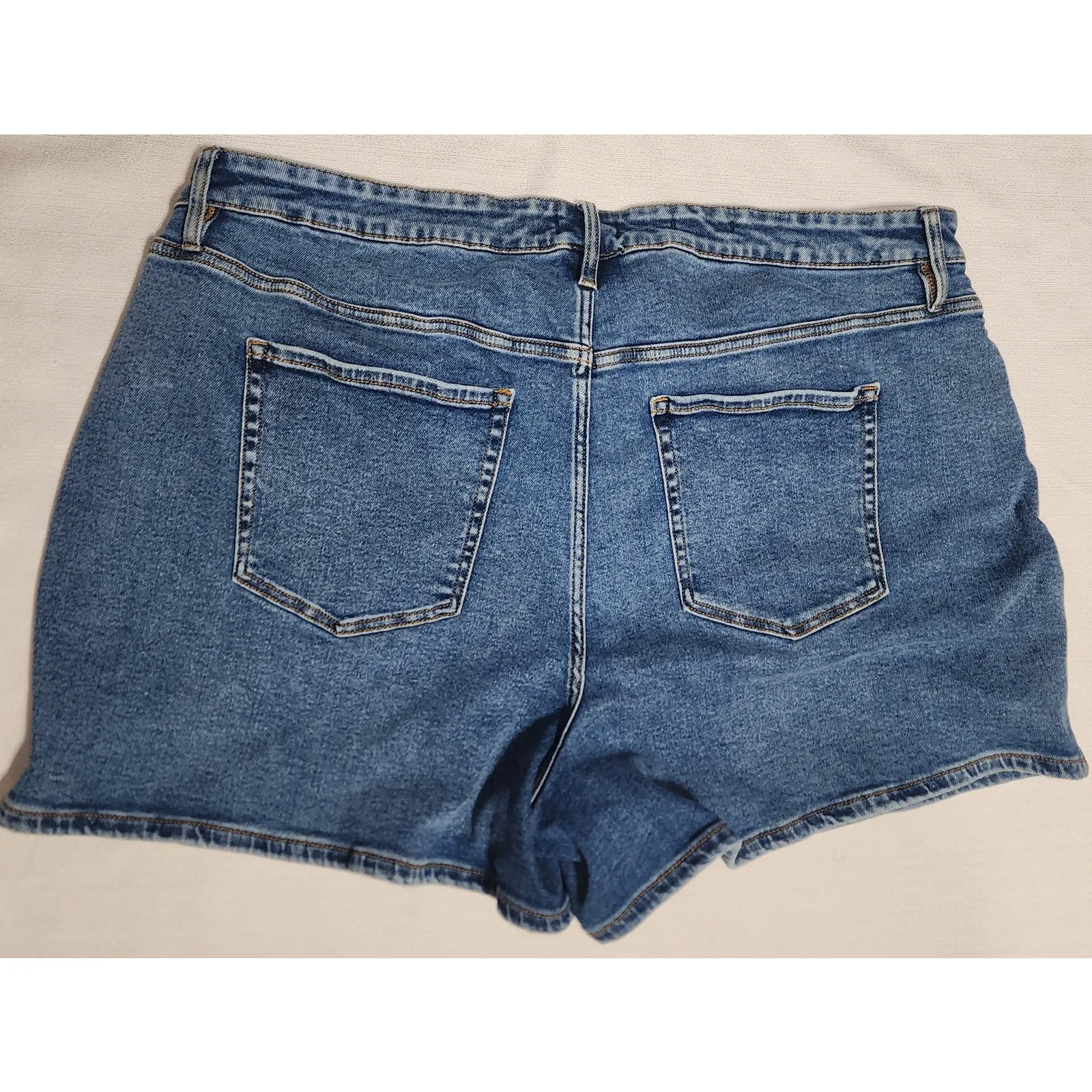 AVA&VIV Women shorts high rise mid shorts waist 44'' - Image 6