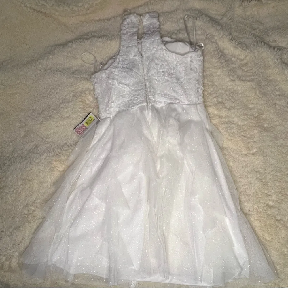 NWT White Sleeveless Halter Mini Dress Juniors Size 3/4 Formal Party Wear - Image 2