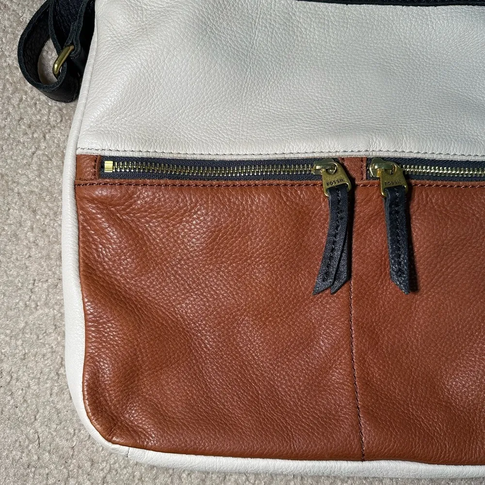 Fossil Erin Leather Colorblock Crossbody Purse Bag Messenger Cream Brown Pockets - Image 2
