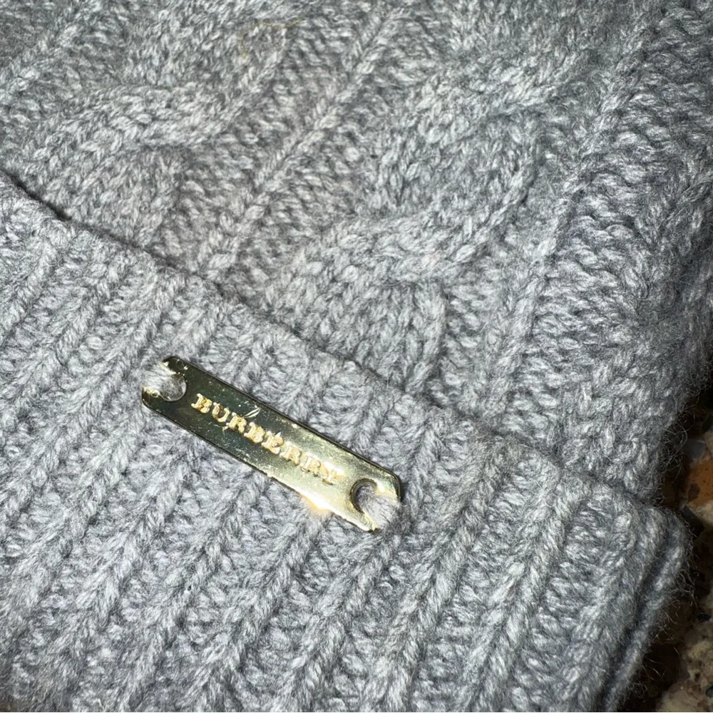 BURBERRY Fur Pom Pom Wool and Cashmere Beanie Grey Pink Purple 54-59cm - Image 4