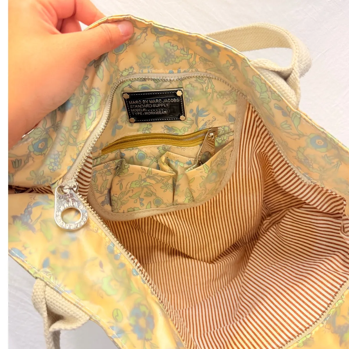 Marc by Marc Jacobs Authentic Runway Spring 2009 Supply Market‎ Tote Bag - Image 6