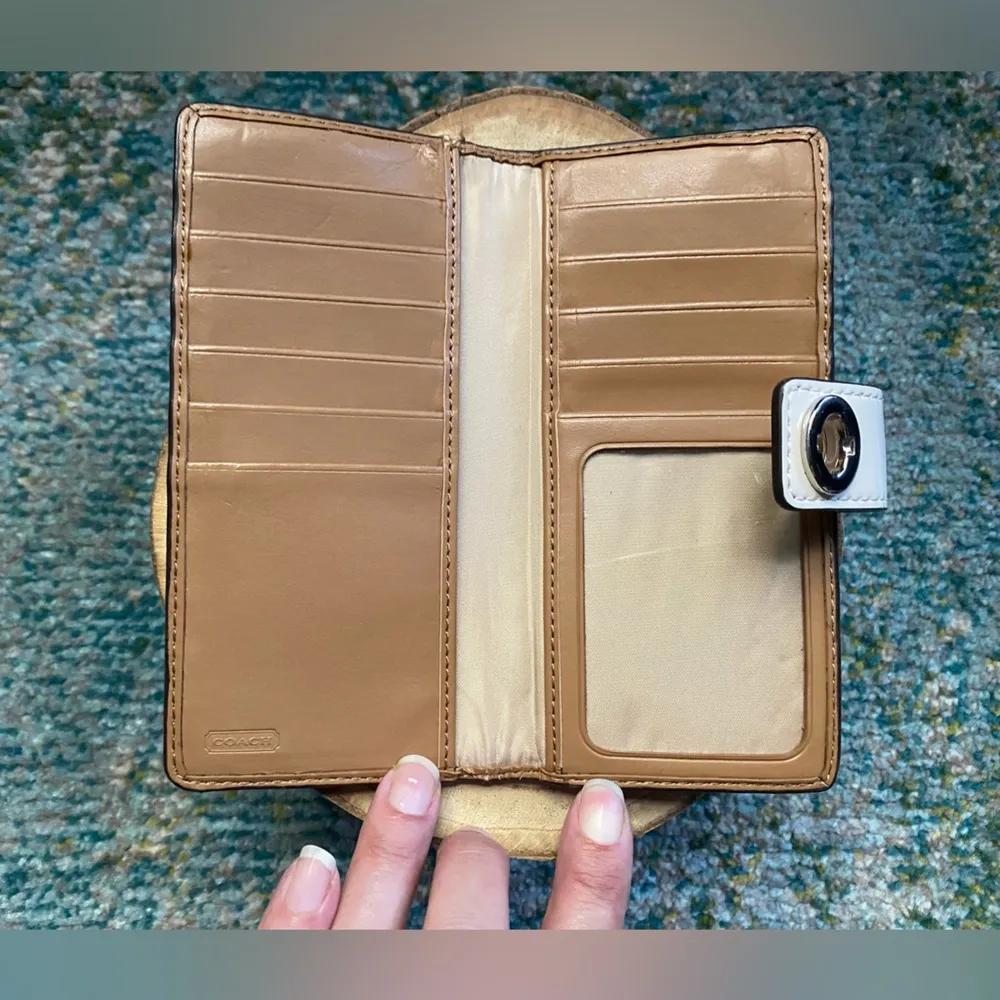 Vintage Y2K  colorful logo ‘C’ pattern tab lock slim wallet - Image 4