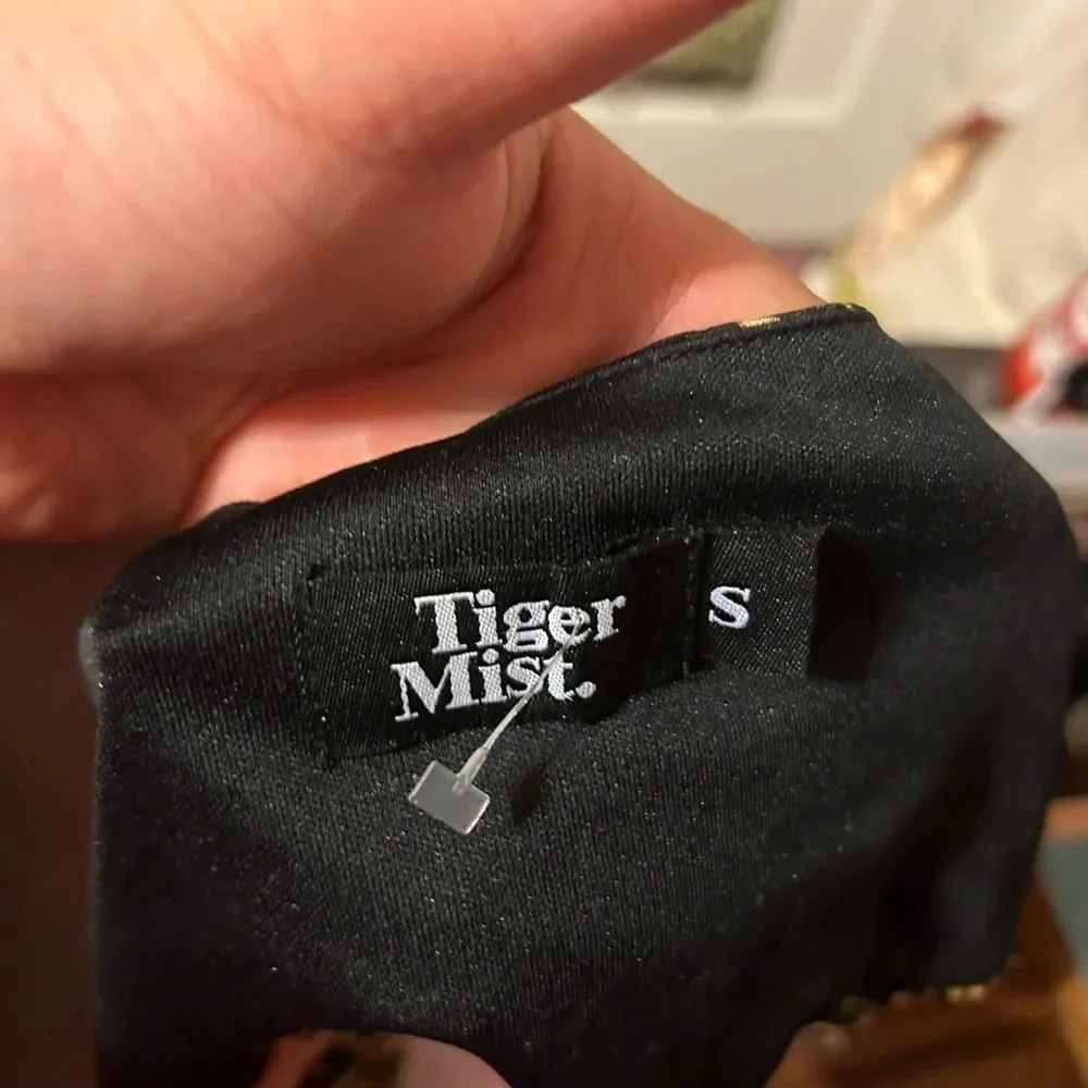 NWOT TIGER MIST ANIMAL PRINT TIE FRONT TOP - Image 3