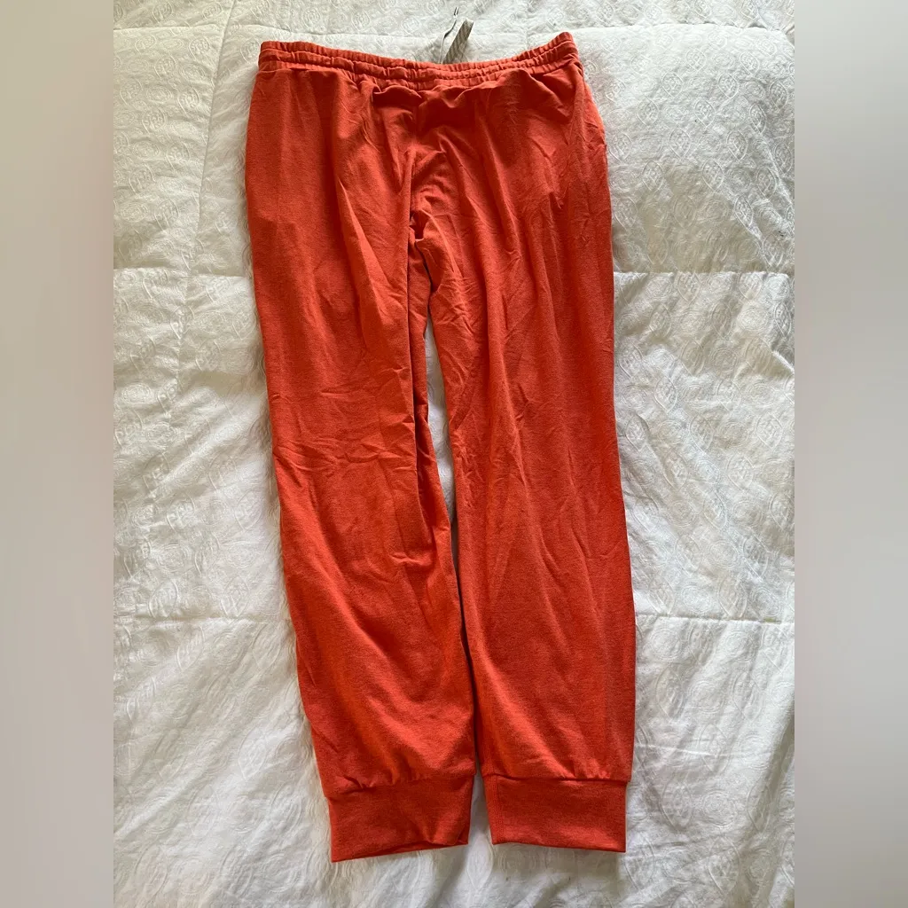 Women’s Vuori size medium butter soft orange joggers - Image 8