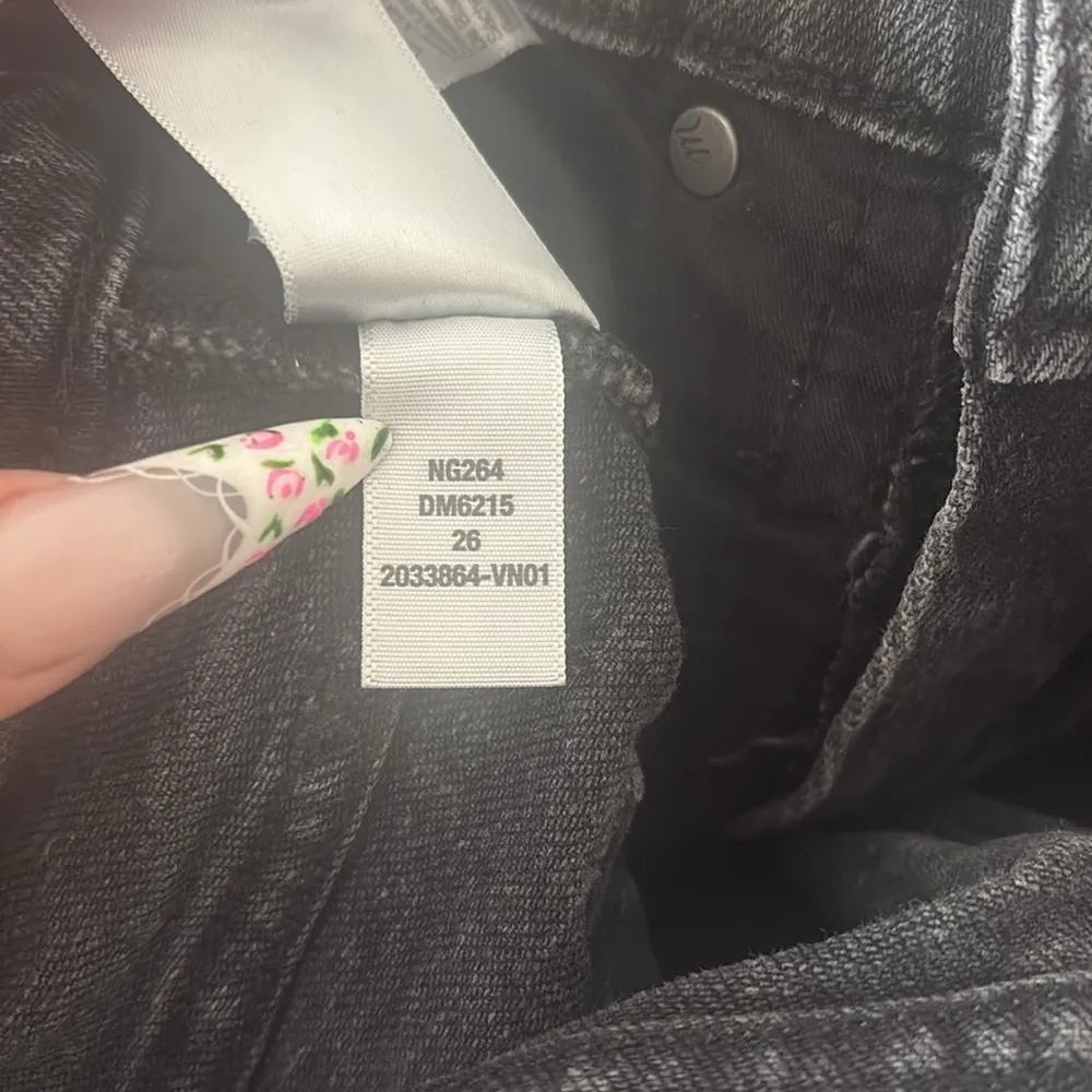 Madewell Balloon Barrel Jeans in Biscayne Wash - Image 9