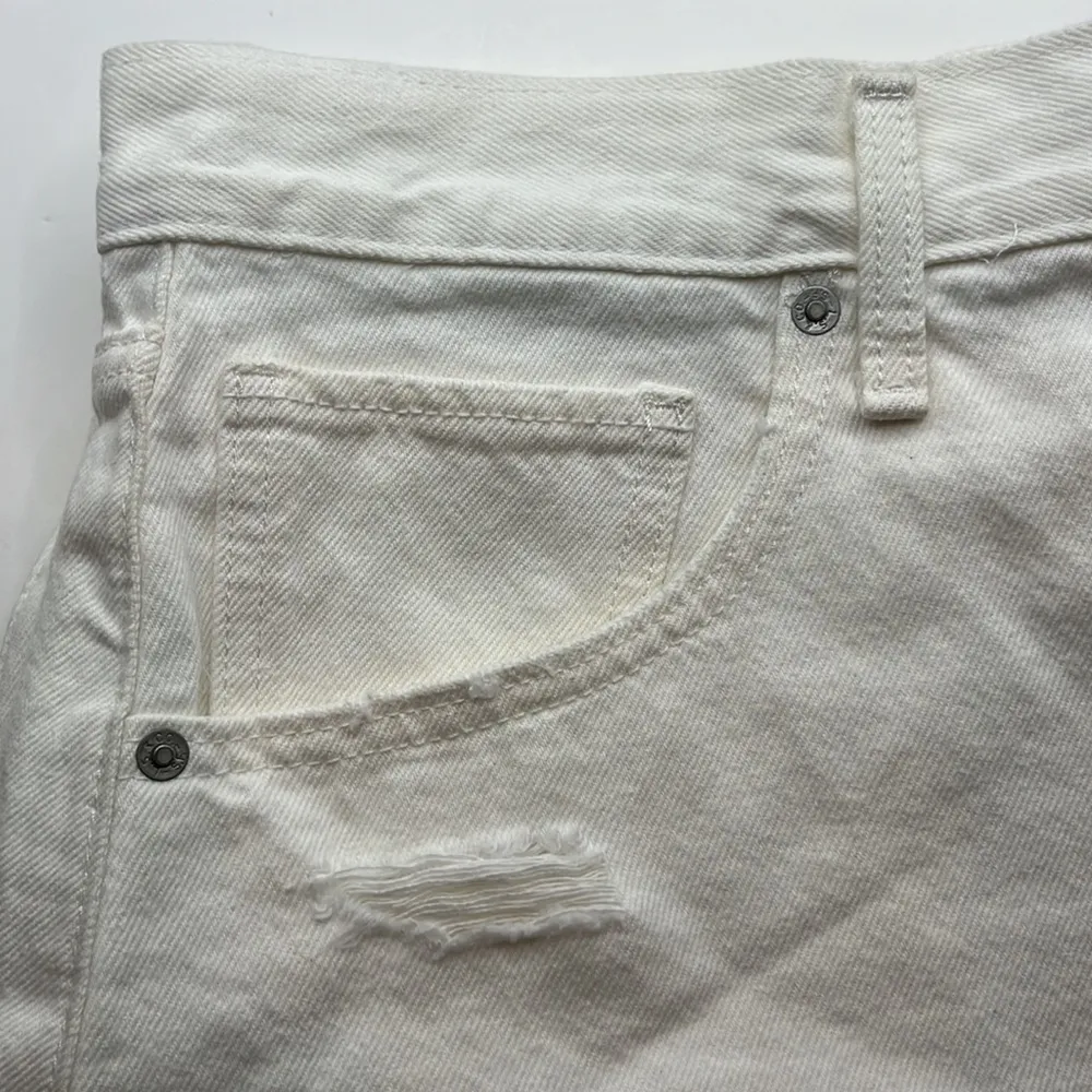 Levi’s High Waisted Mom Shorts Size 34 - Image 14