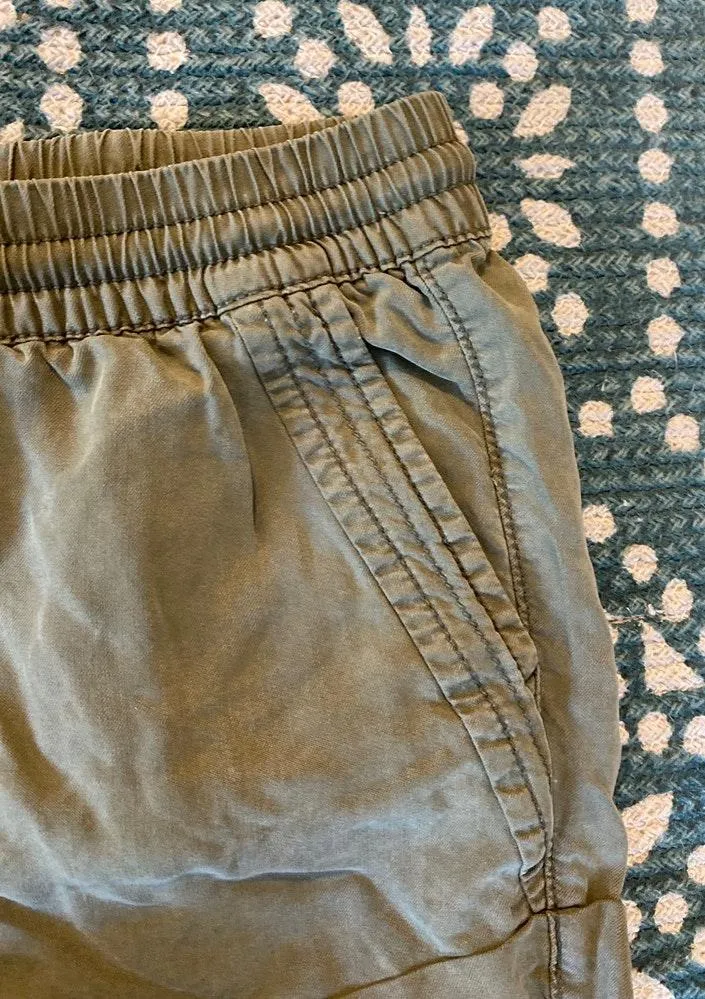 Divided Shorts - Image 3