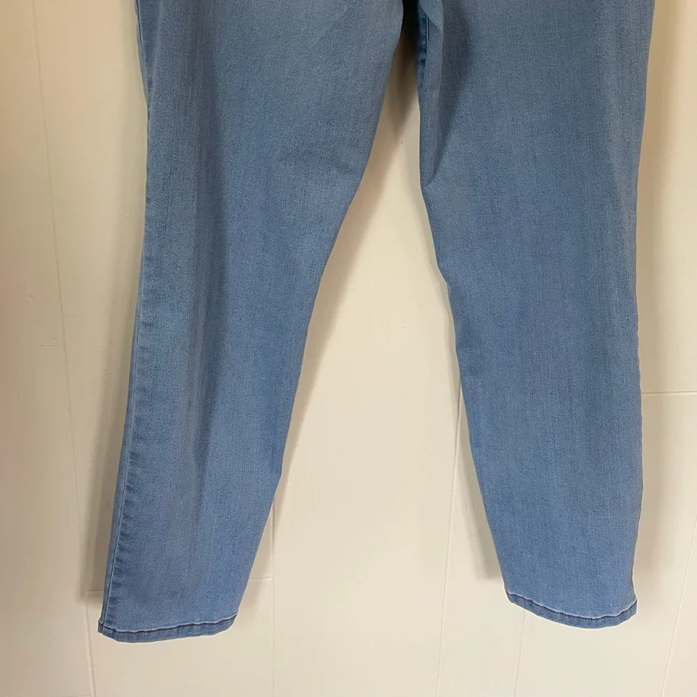 Celebrity Pink Maternity light wash skinny jeans comfort stretch women’s size L - Image 10