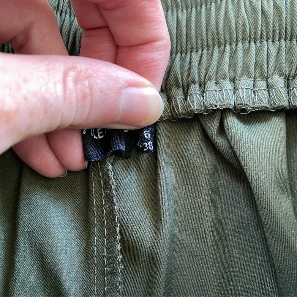 Pretty Little Thing Khaki Elasticated Waist Wide Leg Cargo Pants in Green - Image 6