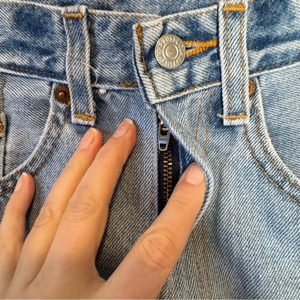 Levi’s Blue Denim Cut Off Jeans Shorts Womens 36 Festival Distressed 505 - Image 6