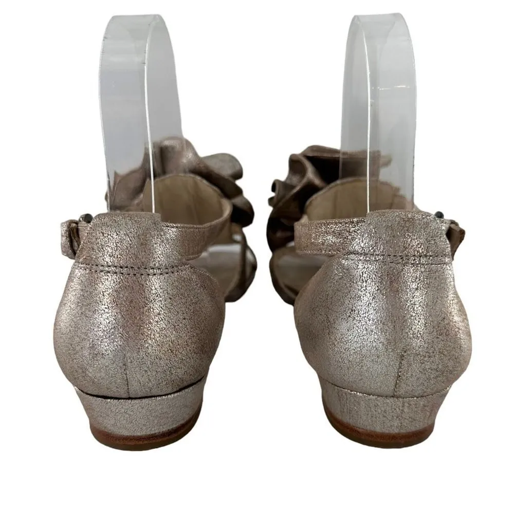 NEW Saks Fifth Avenue Metallic Silver Leather Rosette Flat Sandal Size 8.5 M - Image 3