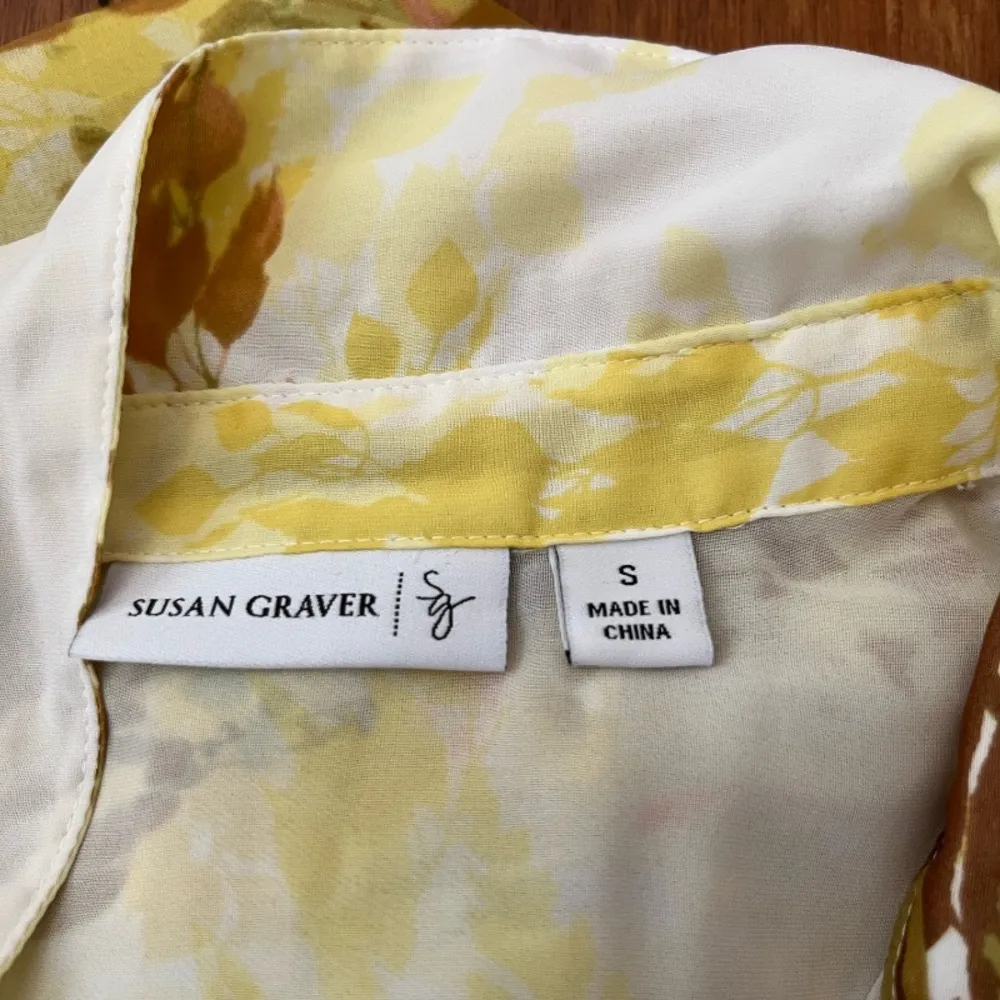 Susan Graver Yellow Sheer Chiffon Floral Print Sleeveless Button Up Blouse - Image 3