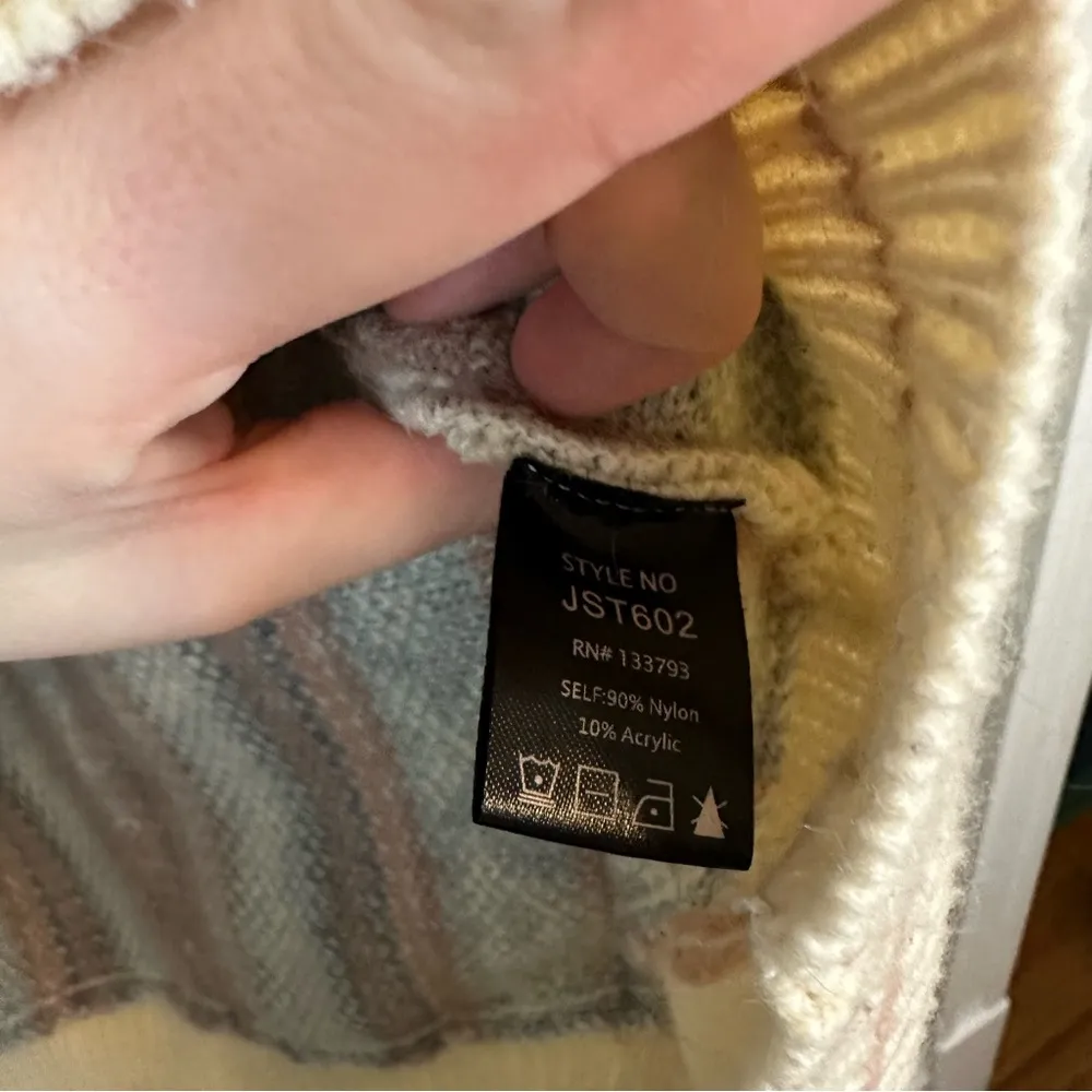 POL | Pastel Heart Print Vintage Style V-Neck Slouchy Sweater Size Large - Image 4