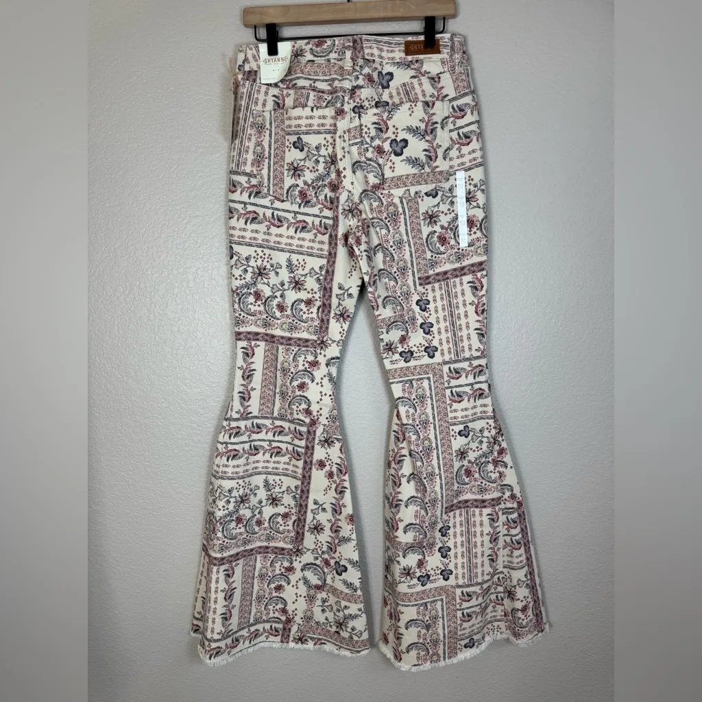 Shyanne High Rise Flare Jeans Floral Paisley Americana size 32 x 34 NEW $90 - Image 9