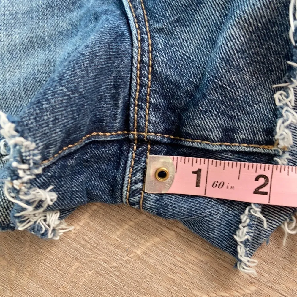 Garage Women’s Festival Denim Raw Hem Jean Shorts Size 7 - Image 10