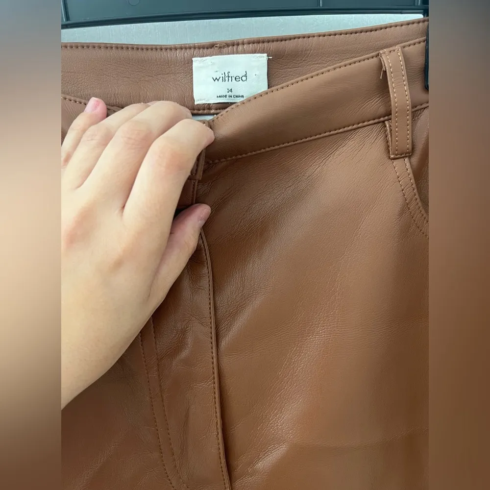 Aritzia Wilfred The Melina™ Cropped Pant Color  Epicurean Brown (Size 14) - Image 12